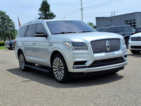 Used 2018 Lincoln Navigator Reserve w/ Technology Package AWD/4WD image 7