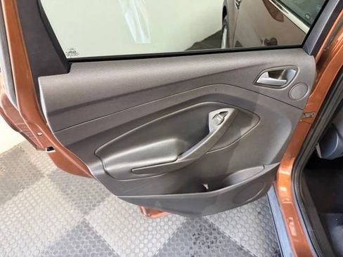 Used 2017 Ford Escape SE w/ Equipment Group 201A AWD/4WD image 30