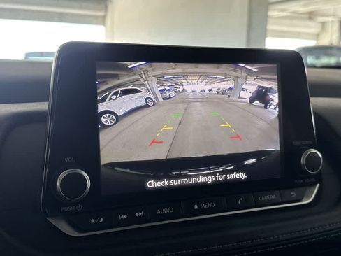 Used 2025 Nissan Rogue SV AWD/4WD image 18