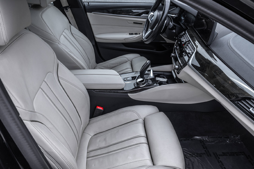 Used 2023 BMW M550i xDrive w/ Executive Package AWD/4WD image 33