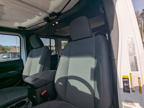 Used 2024 Jeep Wrangler Sport S image 9