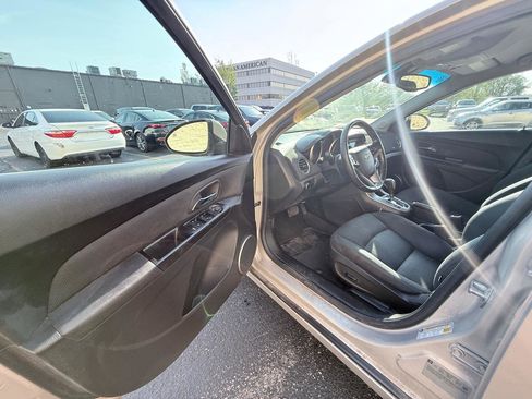 Used 2012 Chevrolet Cruze LT image 9