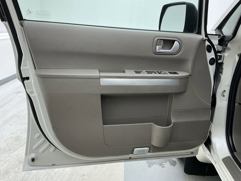 Used 2007 Mitsubishi Endeavor LS image 12