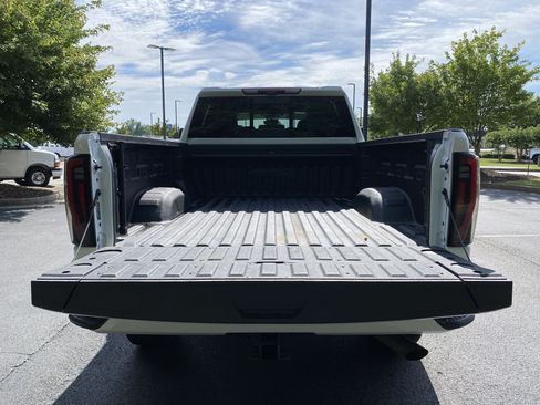 Used 2024 GMC Sierra 2500 AT4 w/ Technology Package AWD/4WD image 12