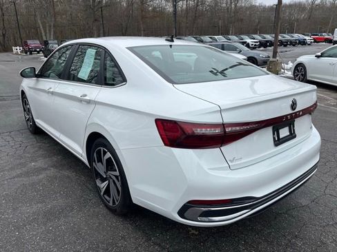 Certified 2025 Volkswagen Jetta SEL image 8