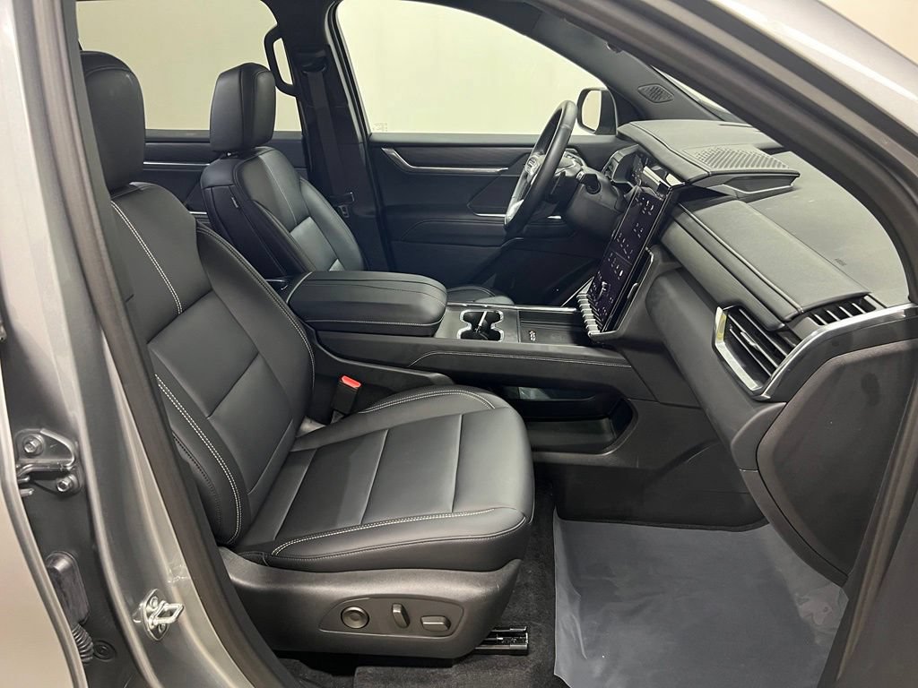 Certified 2026 GMC Acadia Elevation w/ Elevation Premium Package AWD/4WD image 45