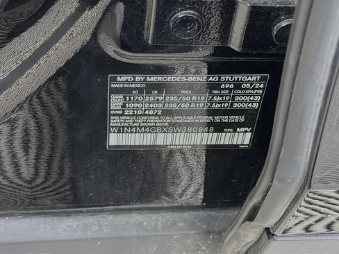 Used 2025 Mercedes-Benz GLB 250 w/ Exclusive Package image 33