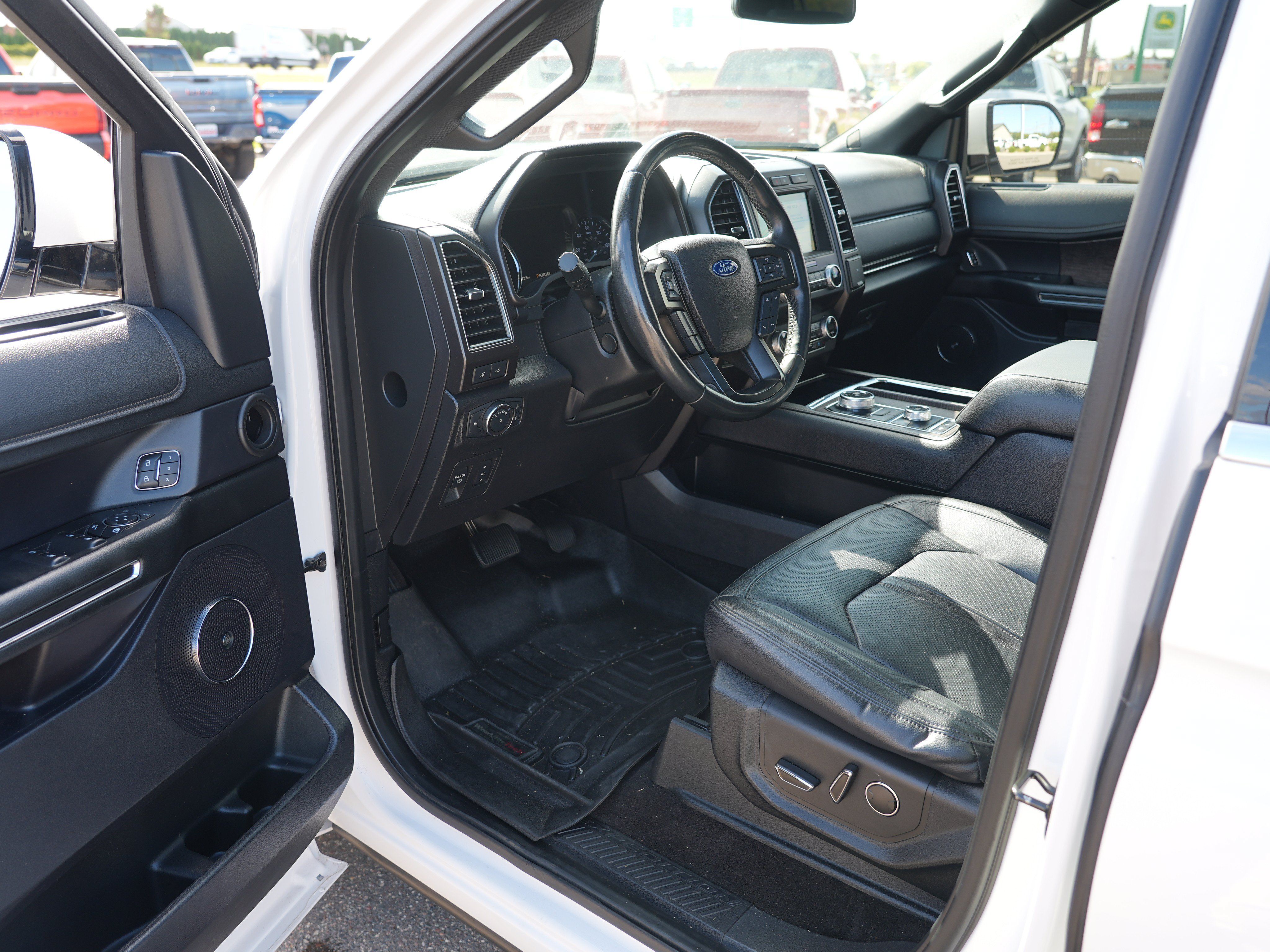 Used 2019 Ford Expedition Limited w/ Equipment Group 301A AWD/4WD image 13