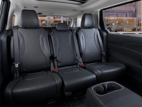 New 2026 Kia Carnival SX w/ SX Dark Edition Package image 16