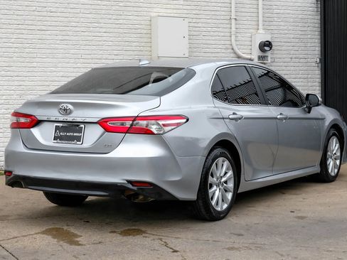 Used 2019 Toyota Camry LE FWD image 7