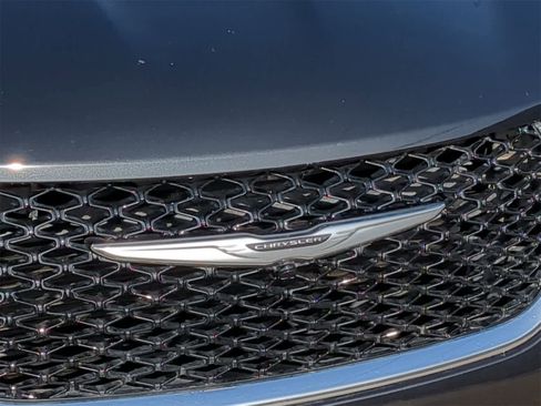 Used 2023 Chrysler Pacifica Limited image 19