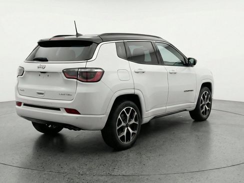 Used 2025 Jeep Compass Limited AWD/4WD image 9
