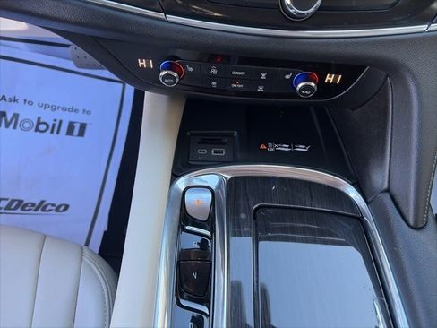 Used 2023 Buick Enclave Essence image 13