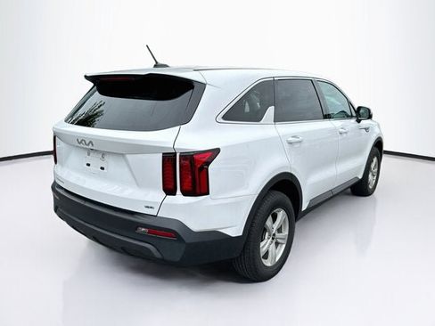 Certified 2023 Kia Sorento LX AWD/4WD image 5