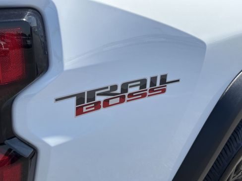 Used 2024 Chevrolet Colorado Trail Boss w/ Advanced Trailering Package AWD/4WD image 17