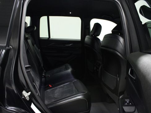 Used 2024 Jeep Grand Cherokee Altitude image 15