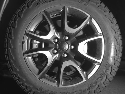 Used 2025 Jeep Compass Trailhawk image 12