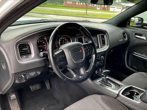 Used 2022 Dodge Charger SXT RWD image 10