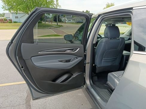 Used 2018 Buick Enclave Essence AWD/4WD image 17