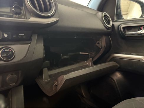 Used 2017 Toyota Tacoma TRD Off-Road AWD/4WD image 22