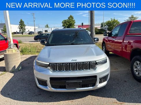 Used 2021 Jeep Grand Cherokee L Summit w/ Advanced Protech Group IV AWD/4WD image 2