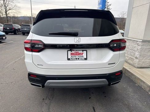 Used 2024 Honda Pilot Touring image 5