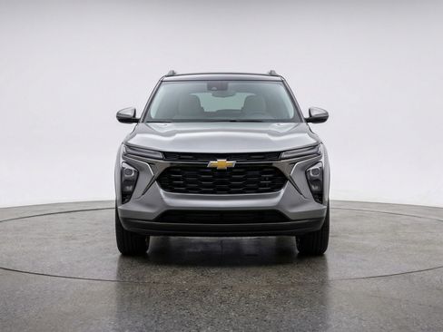 Used 2025 Chevrolet TrailBlazer LT w/ Driver Confidence Package AWD/4WD image 2