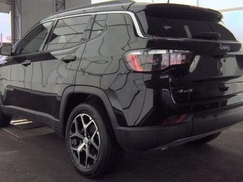 Used 2024 Jeep Compass Limited image 4