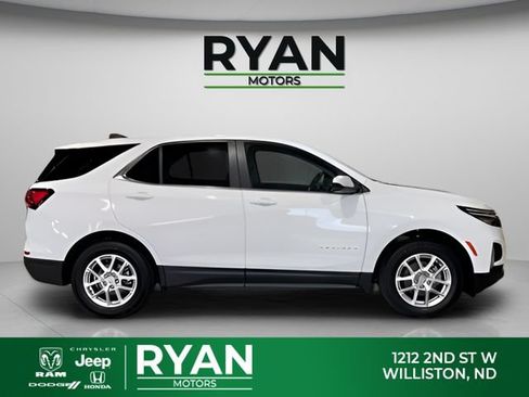 Used 2024 Chevrolet Equinox LT AWD/4WD image 2