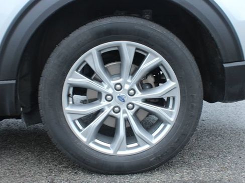 Used 2020 Ford Explorer XLT w/ Equipment Group 202A AWD/4WD image 29