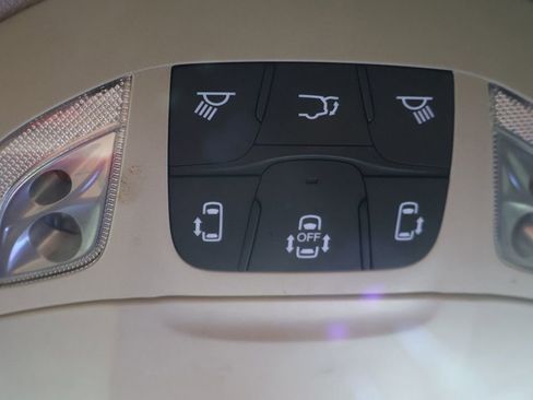 Used 2023 Chrysler Pacifica Touring-L FWD image 49