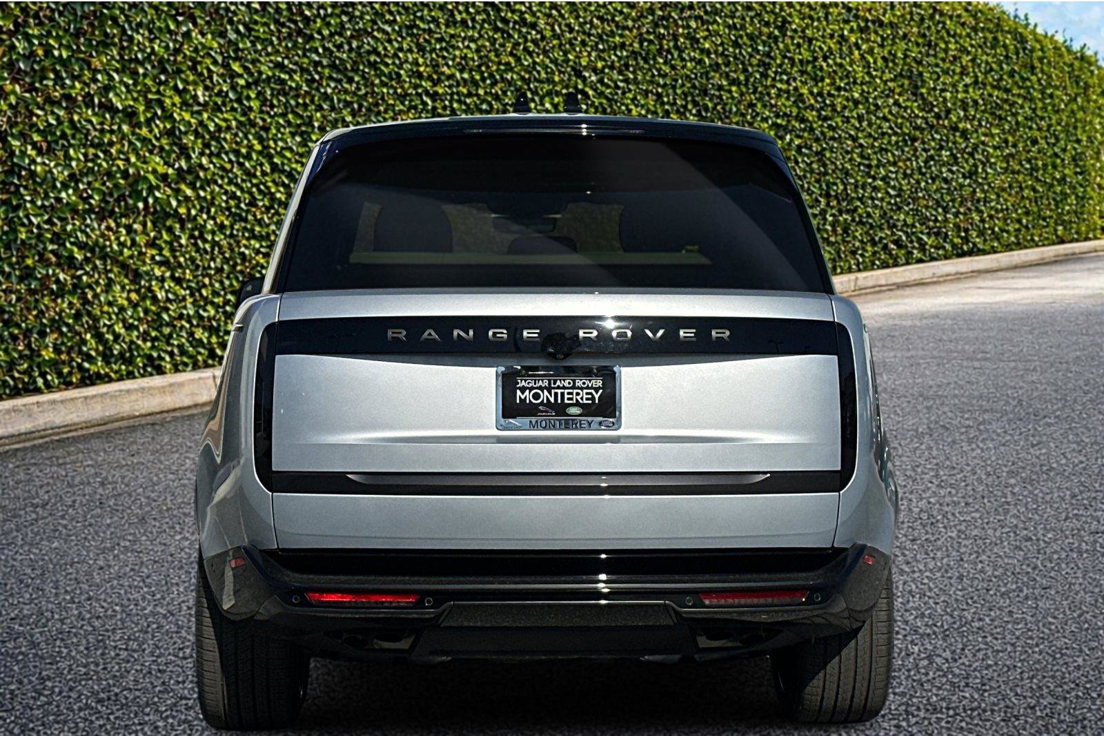 Used 2025 Land Rover Range Rover SE AWD/4WD image 5