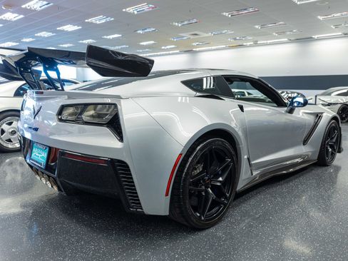 Used 2019 Chevrolet Corvette ZR1 RWD image 5