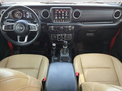 Used 2018 Jeep Wrangler Unlimited Sahara image 17