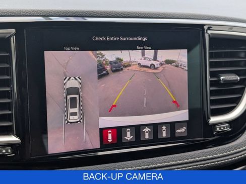 Used 2024 Chrysler Pacifica Limited FWD image 25