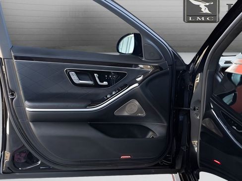 Used 2022 Mercedes-Benz S 580 4MATIC Sedan w/ AMG Line Package image 34