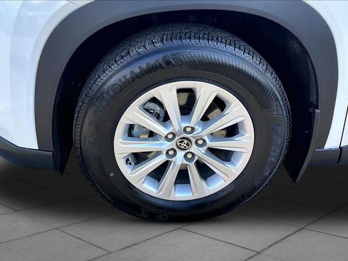 Certified 2024 Toyota Grand Highlander XLE AWD/4WD image 11