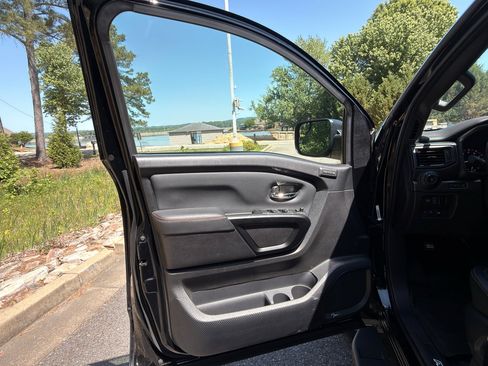 Used 2024 Nissan Titan PRO-4X w/ Pro-4x Convenience Package image 10