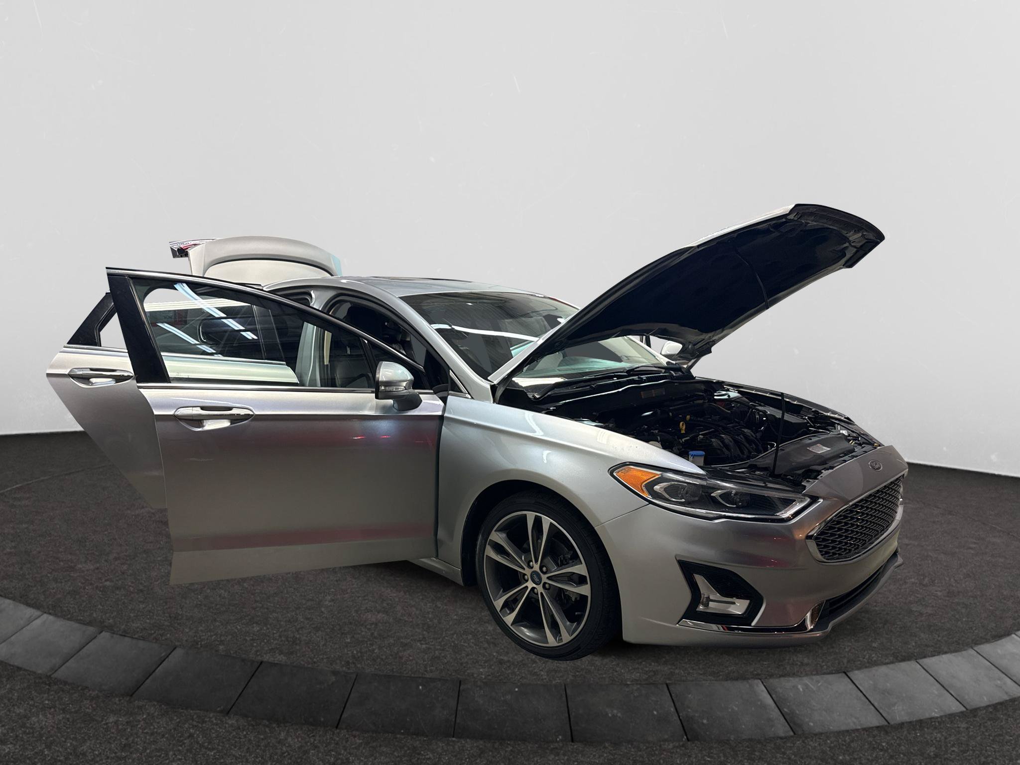 Used 2020 Ford Fusion Titanium FWD image 9