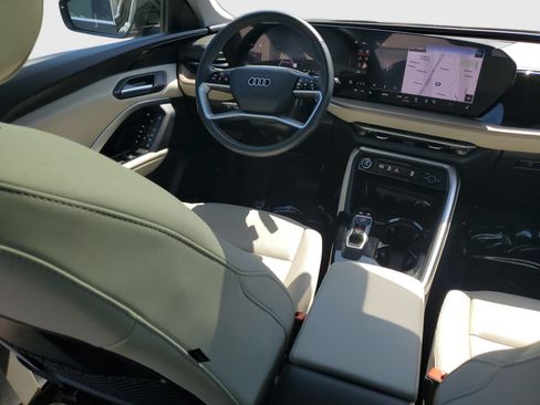 Used 2025 Audi Q5 Premium w/ Convenience Package AWD/4WD image 11