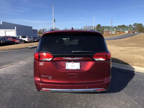 Used 2020 Chrysler Pacifica Touring-L image 4