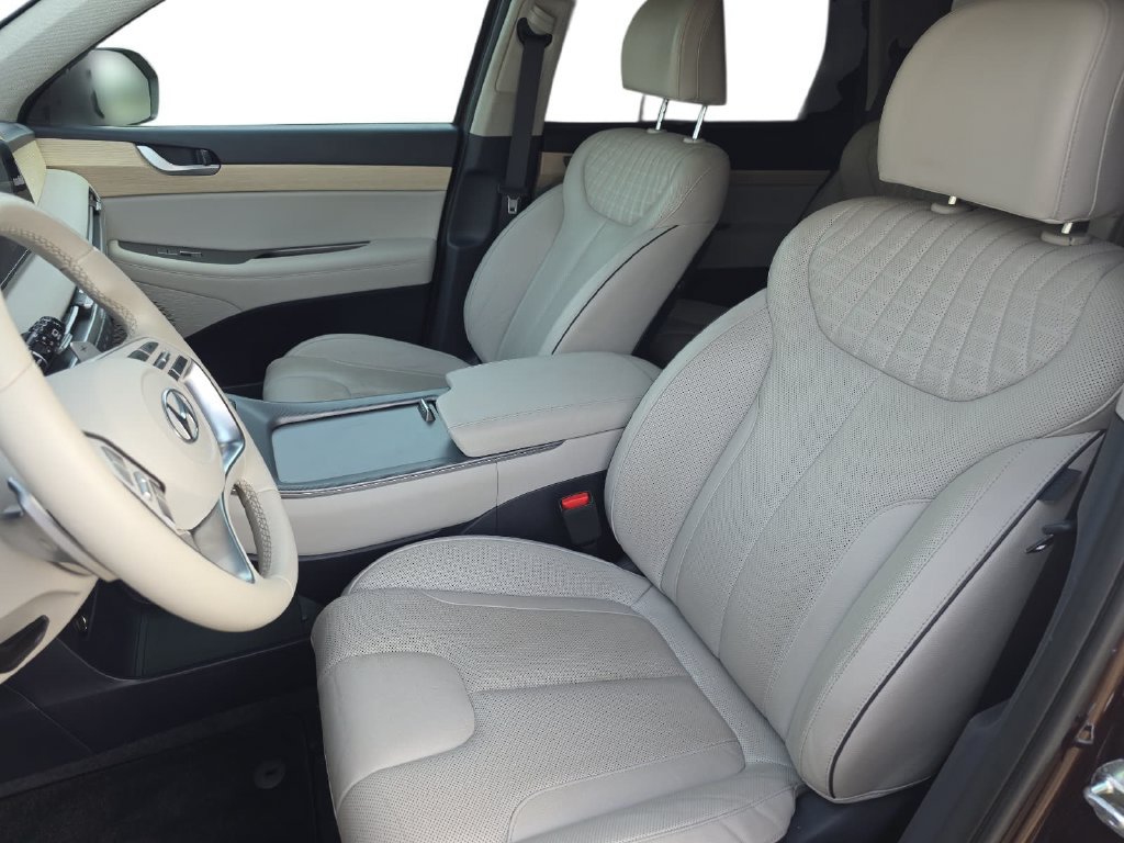 Used 2023 Hyundai Palisade Limited FWD image 13