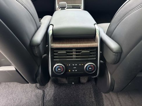 Certified 2025 Land Rover Range Rover SE image 17