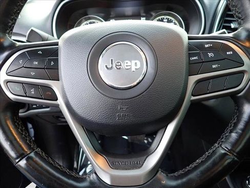 Used 2020 Jeep Cherokee Limited image 19