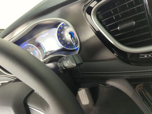 New 2026 Chrysler Pacifica Select FWD image 24