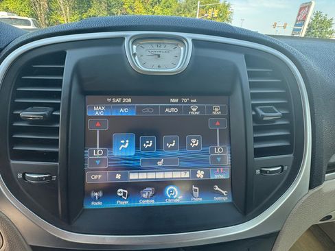 Used 2013 Chrysler 300 image 16