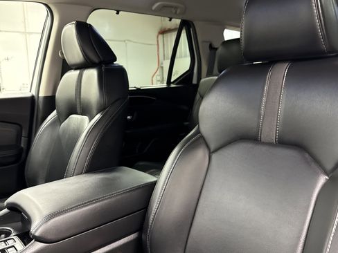 Used 2025 Honda Pilot EX-L image 5