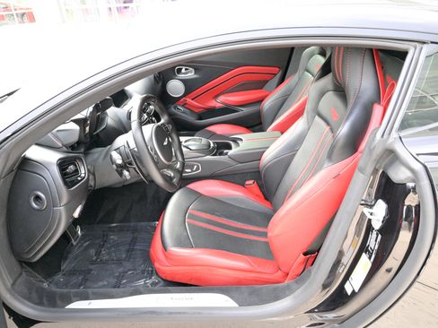 Used 2019 Aston Martin V8 Vantage Coupe image 17