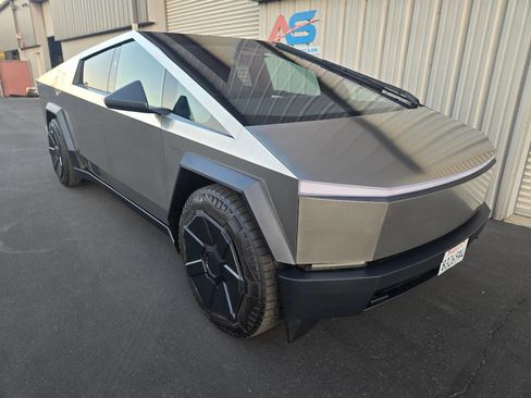 Used 2024 Tesla Cybertruck AWD Crew Cab image 13