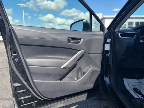 Used 2025 Toyota Corolla Cross LE FWD image 15